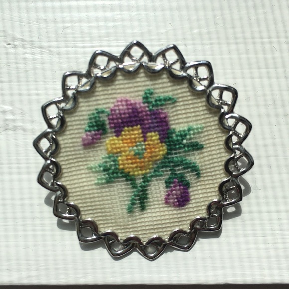 3/$10 Flower brooch pin needle point flower silver - Picture 7 of 13